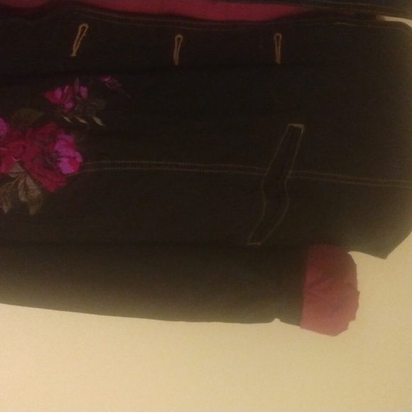 Stylish denim jacket size 2X.  Beautiful fuchsia lining. - Picture 4 of 13